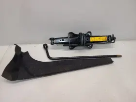 564.fd1f07 Ford 2007 Focus 2.0l / Coupe Wagon Emergency Jack With Tools