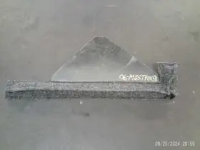564.fd1h06 Ford 2006 Mustang Lug Wrench Only Plastic Has A Cracked Spot 361568