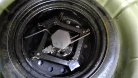 564.fd1u00 Ford Taurus 2000 Jack 1620944