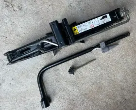Kt11-17080-aa Ford 2014/23 Transit Connect Lwb Scissor Car Jack With Lug Nut Wrench Full Set