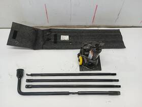 Ford Truck 564.fd8424 2024 F350 Super Duty Jack And Spare Tire Tools 12933838