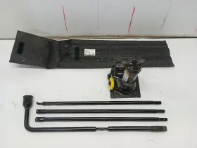 564.fd8424 Ford Truck 2024 F350 Super Duty Jack And Spare Tire Tools 12933838