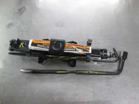 564.fd8c10 Ford Truck 2010 Escape Jack With Tools 357287
