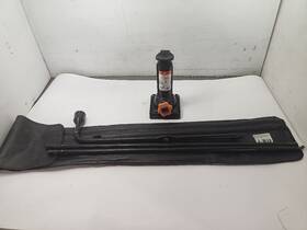 Ford Truck 564.fd8m06 Bottle Jack And Tools Kit From 2006 F250sd Pickup 12387967
