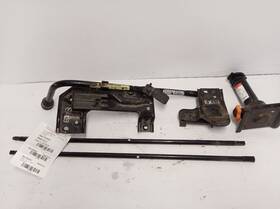 Ford Truck 564.fd8n01 Bottle Jack With Tools From 2001 F350sd 11477692