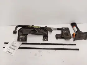 564.fd8n01 Ford Truck Bottle Jack With Tools From 2001 F350sd 11477692