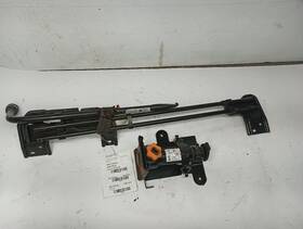 Ford Truck 564.fd8n02 Bottle Jack With Tools From 2002 F350 Super Duty Pickup 12062703