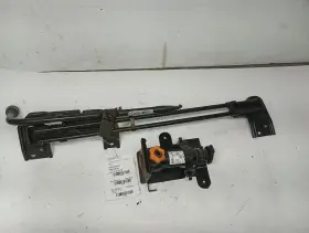 564.fd8n02 Ford Truck Bottle Jack With Tools From 2002 F350 Super Duty Pickup 12062703