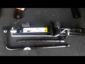 Ford Trucks Dv61-17080-aa 2014 - 2020 Transit Connect Jack And Tool Kit Complete As Pictured