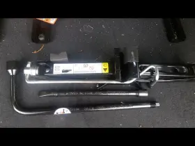 Dv61-17080-aa Ford Trucks 2014 - 2020 Transit Connect Jack And Tool Kit Complete As Pictured