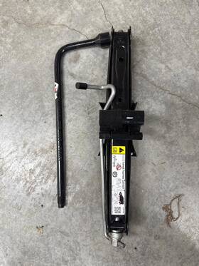 Ford Trucks Dv6z17080f 2014 - 2023 Transit Connect Jack And Tool Kit Complete As Pictured