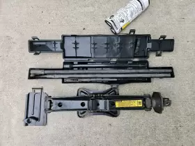 General Motors Corporation 1500 3500 1996-2012 Chevy Express Gmc Savana Van 2500 Spare Tire Jack And Tool Kit Oem