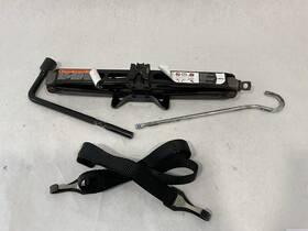 Gm 13e29 2012-2020 Chevrolet Sonic Spare Scissor Car Jack Used Oem Tested Scratched
