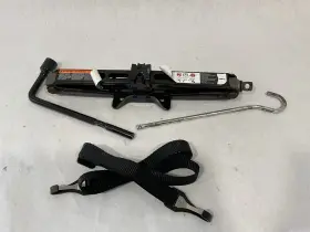 13e29 Gm 2012-2020 Chevrolet Sonic Spare Scissor Car Jack Used Oem Tested Scratched