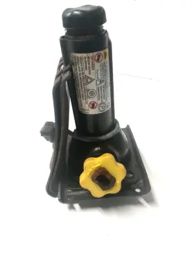 15171999 Gm 1999-2006 Chevy Silverado Gmc Sierra 1500 Bottle Jack And Chocks A222