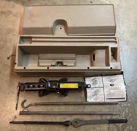 Gm 15725730 88-98 1998 Silverado Sierra Pickup Spare Tire Jack And Tool Kit Tan X Cab