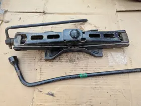 21011879 Gm Vehicle Scissors Jack And Lug Wrench