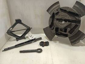 Gm 564.gm8225 Scissor Jack And Tools Kit From 2025 Chevrolet Trailblazer 5 Miles 12202326