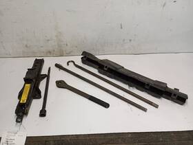 Gm 564.gm9295 Emergency Roadside Scissor Jack With Tools From 1995 Gmc Yukon Suv 12368162