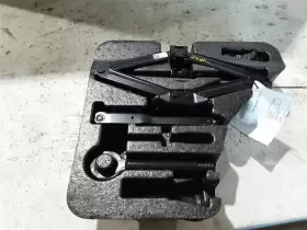 60005847 Gm 2020-2024 Buick Encore Gx Scissor Jack And Tools Kit Set Assembly