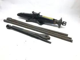 15714495 Gm Trucks 1995 - 2000 Chevrolet 3500 Truck Emergency Spare Tire Jack Kit With Lug Wrench