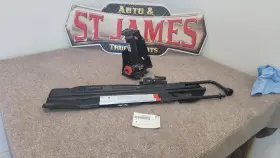 84825016 Gmc Jack/toolkit Fits 2020-2025 Gm 2500/3500 Trucks