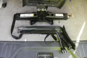 564.gm9a09 Gmc Truck Jack Fits 2009 Acadia 1996471