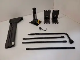 564.gm9d10 Gmc Truck 2007-2014 Yukon Denali Bottle Spare Tire Jack W Tools 07-14 564.gm9d10 Gmc Truck 2007-2014 Yukon Denali Bottle Spare Tire Jack W Tools 07-14