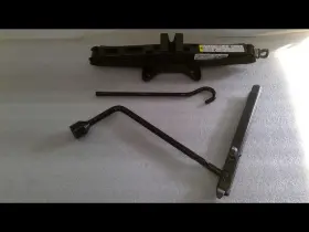 564.gm9h16 Gmc Truck Jack And Tools Factory Kit Fits Terrain 2016 413213