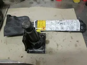 564.gm9j03 Gmc Truck Jack And Tool Kit Fits 03 Denali 261871