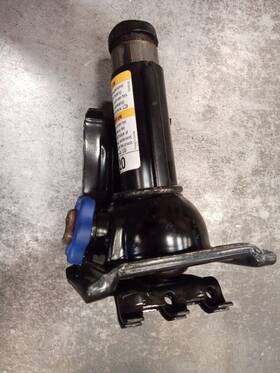 Gmc Truck 564.gm9m03 Bottle Jack With Tools From 2003 Sierra 1500 8597743