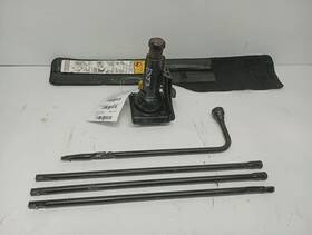 Gmc Truck 564.gm9m04 2004 Denali Pickup Jack And Spare Tire Tools 11483126