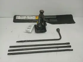 564.gm9m04 Gmc Truck 2004 Denali Pickup Jack And Spare Tire Tools 11483126 564.gm9m04 Gmc Truck 2004 Denali Pickup Jack And Spare Tire Tools 11483126