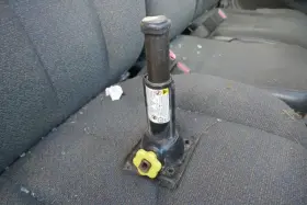 564.gm9m05 Gmc Truck Jack Fits 2005 Sierra 1500 1950675