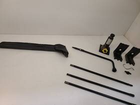 Gmc Truck 564.gm9x08 2007-2013 Sierra Denali Bottle Spare Tire Jack W Tools 07-13