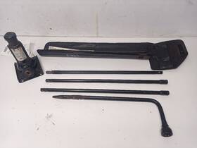 Gmc Truck 564.gm9y09 Bottle Jack With Spare Tire Tools From 2009 Sierra 2500 Pickup 12050126