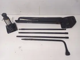 564.gm9y09 Gmc Truck Bottle Jack With Spare Tire Tools From 2009 Sierra 2500 Pickup 12050126