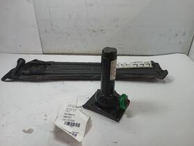 Gmc Truck 564.gm9y12 Bottle Jack With Spare Tire Tools From 2012 Sierra 2500 Pickup 11979111