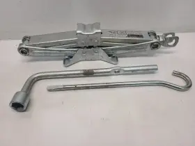564.ho1c06 Honda 2006 Civic 1.3l / At Hybrid Emergency Jack And Tools