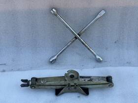 Honda 564.ho1i79 1977 1978 1979 1980 1981 Accord Sedan Tire Jack And Cross Lug Wrench