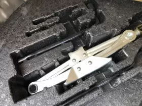 695.ho1i13 Honda 2013 Accord Emergency Roadside Tools Toolkit Jack Lugwrench