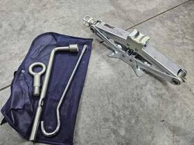 Honda 89310s4k003 2009 - 2013 Fit Jack And Tool Kit As Pictured Oem