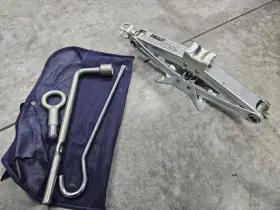 89310s4k003 Honda 2009 - 2013 Fit Jack And Tool Kit As Pictured Oem