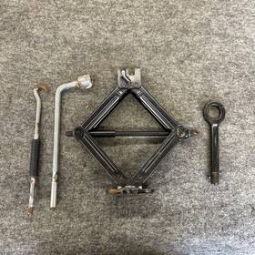 Hyundai 060808 2006-2010 Sonata Spare Tire Scissors Jack With Lug Wrench And Handle 72253
