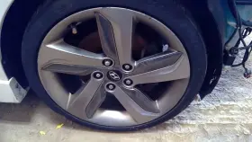 560-70844a Hyundai Wheel 18x7-1/2 5 Spoke Argent And Chrome Turbo Fits 13-15 Veloster 10286948