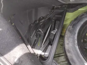 564.hy1g10 Hyundai Genesis 2010 Jack 2674704