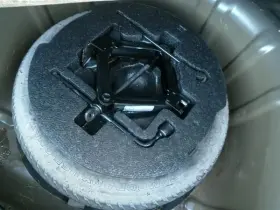 564.hy1s09 Hyundai Sonata 2009 Jack 34959161 No Foam Tray Spare Tire