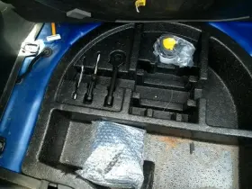 564.hy1w13 Hyundai Veloster 2013 Jack 33837541 No Foam Tray Spare Tire
