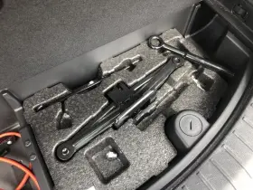 847305emergency Hyundai 695.hy1417 Santa Fe 2017 Tools Roadside Toolkit Jack And Lugwrench