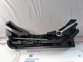 Jaguar Gx7317b043 2016 - 2018 Xe Emergency Spare Tire Tool Kit Jack With Foam Insert Oem